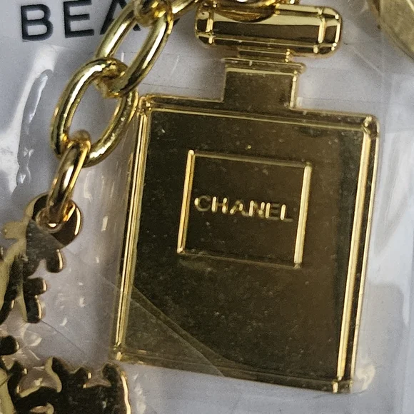 CHANEL Gold Charm Key Holder/ Bag Charm. New With Plastic. Very Rare - Picture 4 of 7